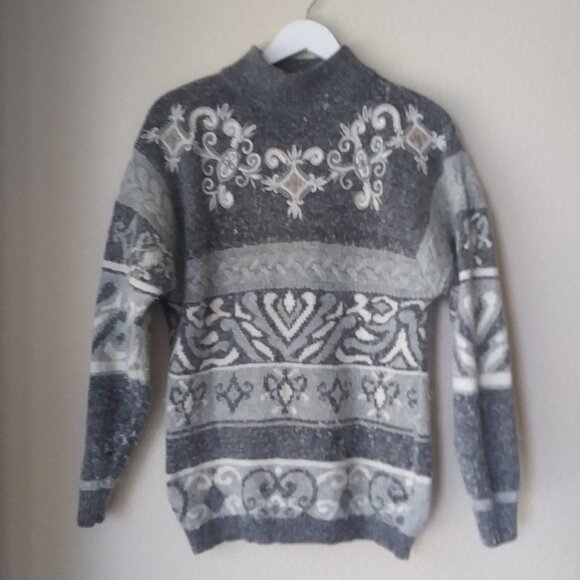 Sweater Grey Soft Fuzzy Embroidered Turtle Neck Pullover Womens Small - Picture 1 of 6